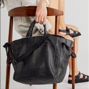 Leslie Leather Tote Color Distressed Black